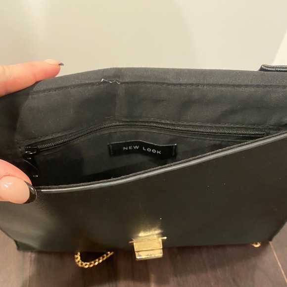 New Look Black Crossbody Bag With Gold Accents - Picture 4 of 5